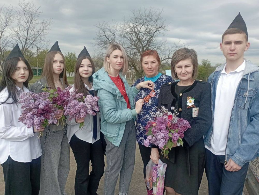 На улицах Антрацитовского муниципального округа стартовала акция «Георгиевская ленточка» На улицах Антрацитовского муниципального округа стартовала акция «Георгиевская ленточка»