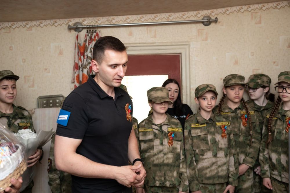 С благодарностью и теплом: молодогвардейцы продолжают поздравлять ветеранов с юбилеем Победы С благодарностью и теплом: молодогвардейцы продолжают поздравлять ветеранов с юбилеем Победы
