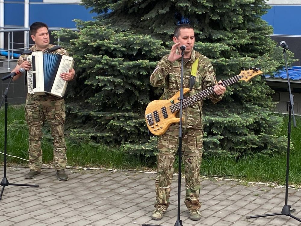 6 мая в нашей больнице, ГБУЗ "ЛГМБ №7" ЛНР, состоялся концерт артистов фронтовой творческой бригады с позывным "Рубиновая звезда" ансамбля песни и пляски Южного военного округа, приуроченный ко Дню Победы 6 мая в нашей больнице, ГБУЗ "ЛГМБ №7" ЛНР, состоялся концерт артистов фронтовой творческой бригады с позывным "Рубиновая звезда" ансамбля песни и пляски Южного военного округа, приуроченный ко Дню Победы