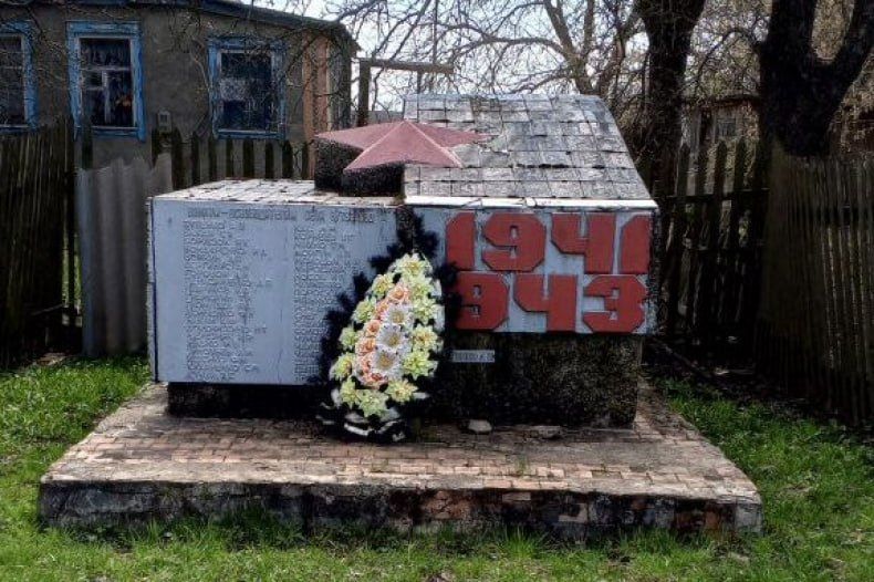 В селе Новоборовицы продолжается подготовка ко Дню Победы В селе Новоборовицы продолжается подготовка ко Дню Победы