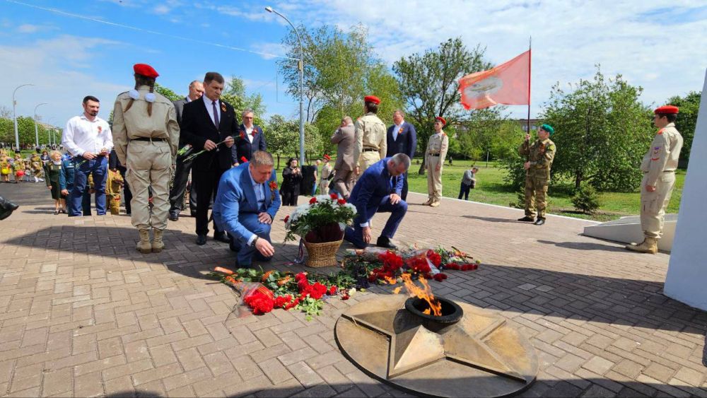 Максим Величко: Сегодня принял участие в торжественной церемонии поднятия Знамени Победы — официального символа Великой Победы нашего народа Максим Величко: Сегодня принял участие в торжественной церемонии поднятия Знамени Победы — официального символа Великой Победы нашего народа