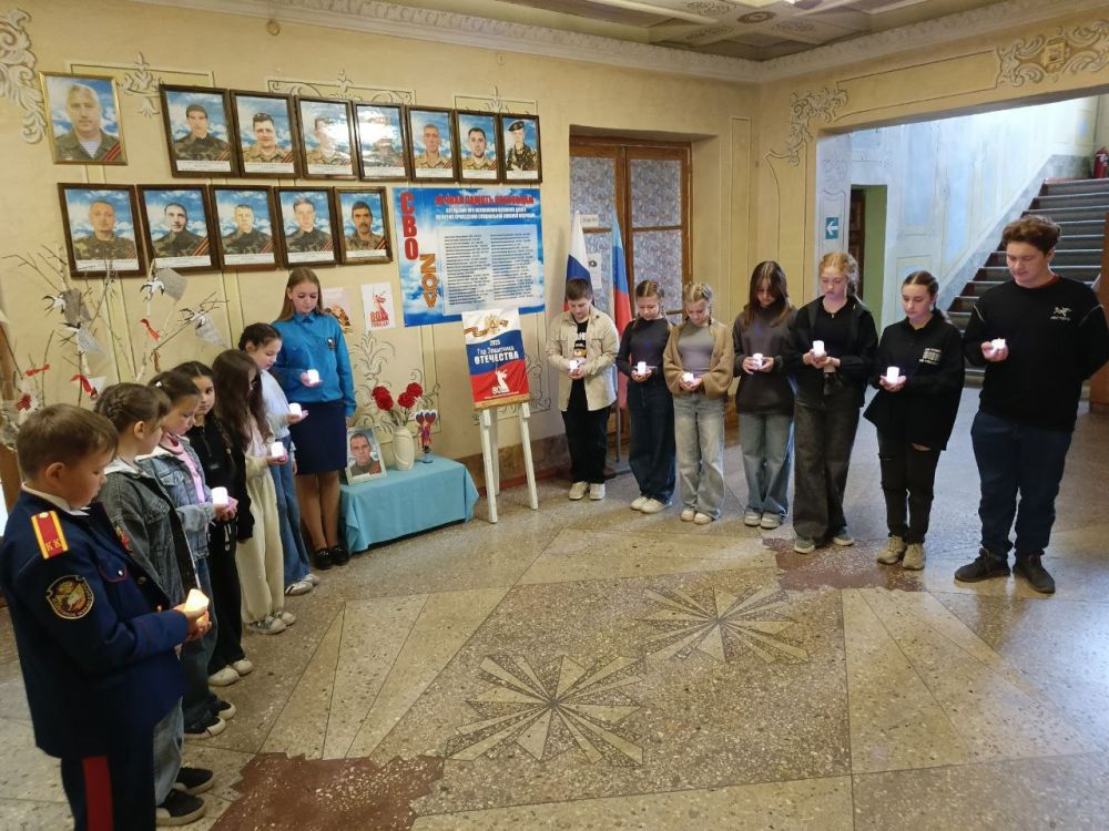 Акция «Свеча памяти» в Доме культуры им. Горького стала важным событием в череде мероприятий, посвященных 80-летию Победы и Дню Добровольца Акция «Свеча памяти» в Доме культуры им. Горького стала важным событием в череде мероприятий, посвященных 80-летию Победы и Дню Добровольца