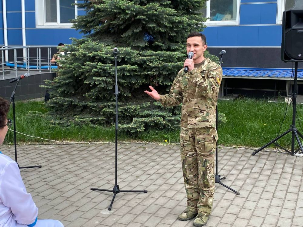 6 мая в нашей больнице, ГБУЗ "ЛГМБ №7" ЛНР, состоялся концерт артистов фронтовой творческой бригады с позывным "Рубиновая звезда" ансамбля песни и пляски Южного военного округа, приуроченный ко Дню Победы 6 мая в нашей больнице, ГБУЗ "ЛГМБ №7" ЛНР, состоялся концерт артистов фронтовой творческой бригады с позывным "Рубиновая звезда" ансамбля песни и пляски Южного военного округа, приуроченный ко Дню Победы