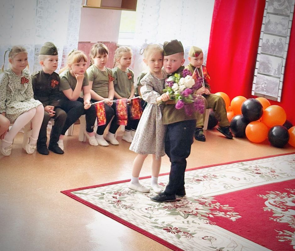 Алёна Лумеровская: В преддверии 80-й годовщины Победы в Великой Отечественной войне посетила утренник в детском саду «Матрёшка» Алёна Лумеровская: В преддверии 80-й годовщины Победы в Великой Отечественной войне посетила утренник в детском саду «Матрёшка»