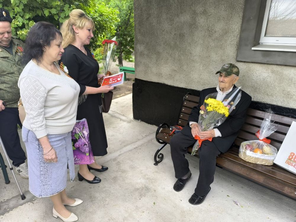 Альберт Зинченко: Сегодня заместитель Главы Администрации Станично-Луганского МО Анна Кулиш совместно с председателем Совета Станично-Луганского МО Татьяной Пономаревой, прокурором Станично-Луганского района Андреем... Альберт Зинченко: Сегодня заместитель Главы Администрации Станично-Луганского МО Анна Кулиш совместно с председателем Совета Станично-Луганского МО Татьяной Пономаревой, прокурором Станично-Луганского района Андреем...
