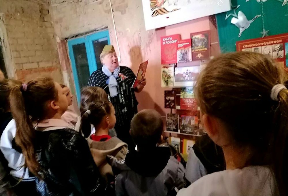 Дорогой памяти. При поддержке секретаря первичного отделения партии «Единая Россия» №6 Михаила Козлова и муниципального координатора парт проекта «Старшее поколение» Николая Кисилева, работники Литвиновского СДК с ... Дорогой памяти. При поддержке секретаря первичного отделения партии «Единая Россия» №6 Михаила Козлова и муниципального координатора парт проекта «Старшее поколение» Николая Кисилева, работники Литвиновского СДК с ...