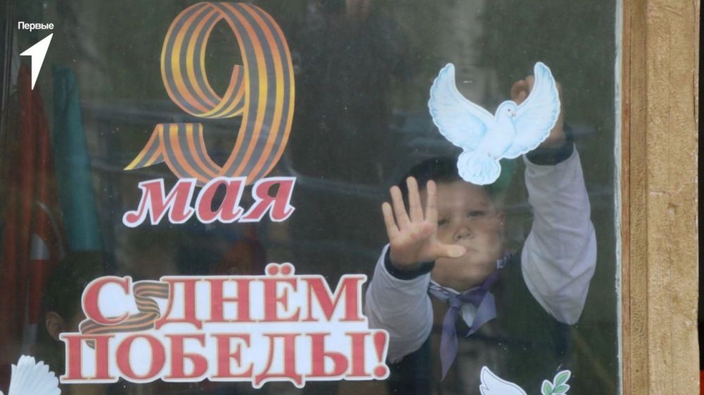 Чтим и помним!. Активисты Марковской гимназии вместе с временно исполняющим полномочия Главы Администрации Марковского муниципального округа Ириной Кузьменко приняли участие во Всероссийской акции «Окна Победы» Чтим и помним!. Активисты Марковской гимназии вместе с временно исполняющим полномочия Главы Администрации Марковского муниципального округа Ириной Кузьменко приняли участие во Всероссийской акции «Окна Победы»