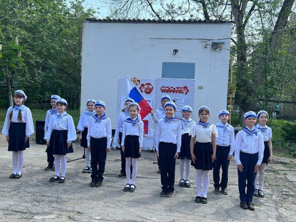 В Лутугинском доме детского и юношеского творчества прошёл районный конкурс инсценированной песни, посвященный 80-летию Великой Победы В Лутугинском доме детского и юношеского творчества прошёл районный конкурс инсценированной песни, посвященный 80-летию Великой Победы