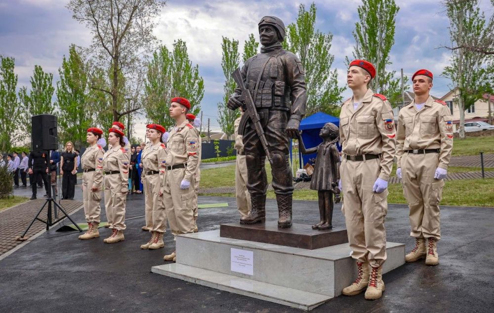 Отреставрированный сквер Советского солдата открылся в Луганске в преддверии Дня Победы Отреставрированный сквер Советского солдата открылся в Луганске в преддверии Дня Победы
