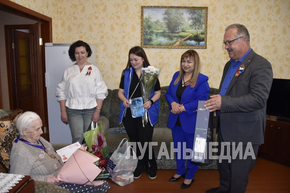 Еще одному ветерану Великой Отечественной войны присвоено звание «Почетный гражданин Антрацитовского муниципального округа» Еще одному ветерану Великой Отечественной войны присвоено звание «Почетный гражданин Антрацитовского муниципального округа»