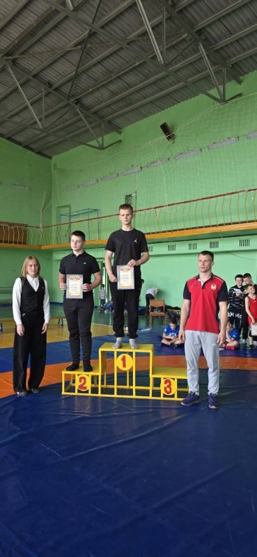 Сегодня в рамках проекта «Детский Спорт» партии «Единая Россия» состоялась матчевая встреча команд по вольной борьбе Краснолучской детско-юношеской спортивной школы №1, посвященная Победе в Великой Отечественной войне Сегодня в рамках проекта «Детский Спорт» партии «Единая Россия» состоялась матчевая встреча команд по вольной борьбе Краснолучской детско-юношеской спортивной школы №1, посвященная Победе в Великой Отечественной войне