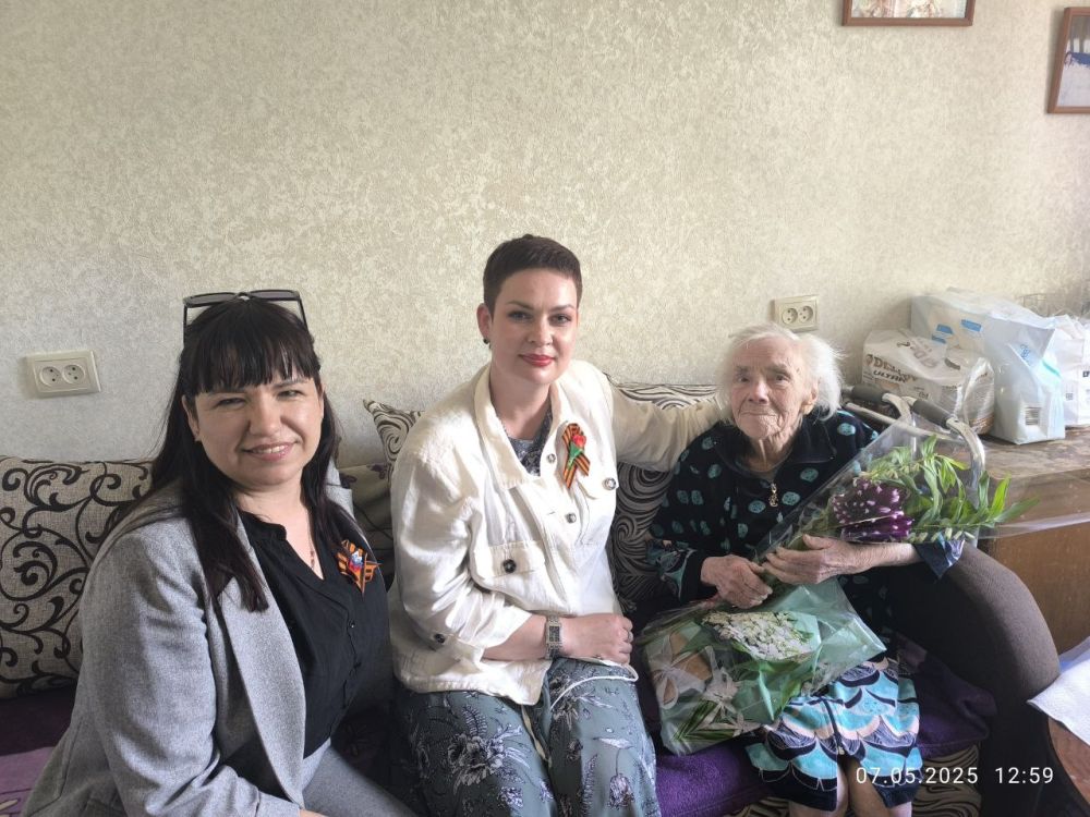 Накануне празднования 80-летия Великой Победы, вместе со своим помощником Александровой Светланой передали поздравления и пожелания труженикам тыла и детям войны Накануне празднования 80-летия Великой Победы, вместе со своим помощником Александровой Светланой передали поздравления и пожелания труженикам тыла и детям войны