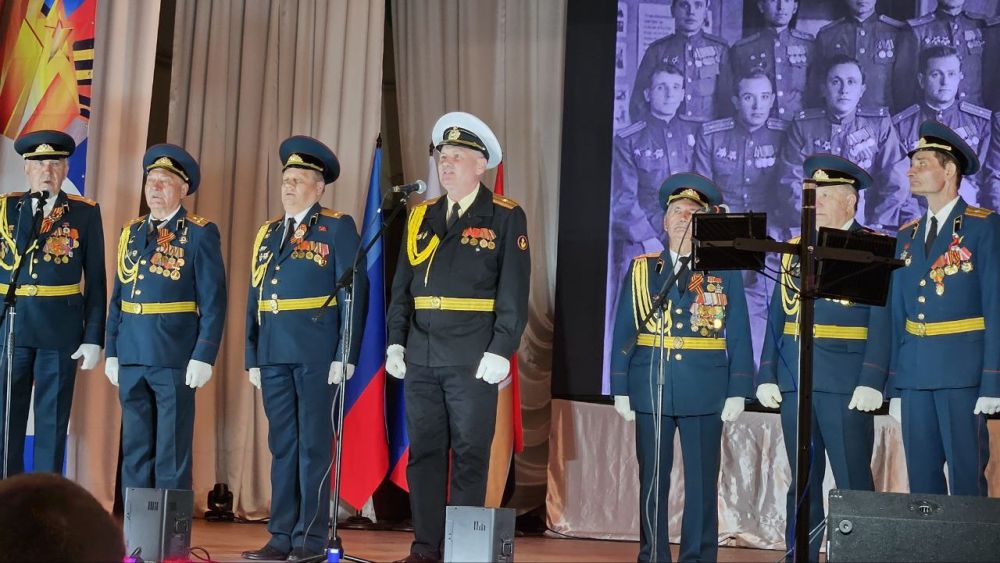 Городское торжественное собрание к 80-летию Великой Победы прошло в Алчевске Городское торжественное собрание к 80-летию Великой Победы прошло в Алчевске