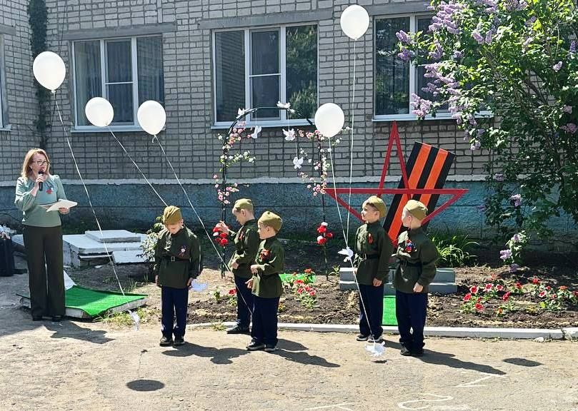 Открытие памятного знака в ГБДОУ ЛНР «АЯСКВ № 10 «Колокольчик» Открытие памятного знака в ГБДОУ ЛНР «АЯСКВ № 10 «Колокольчик»