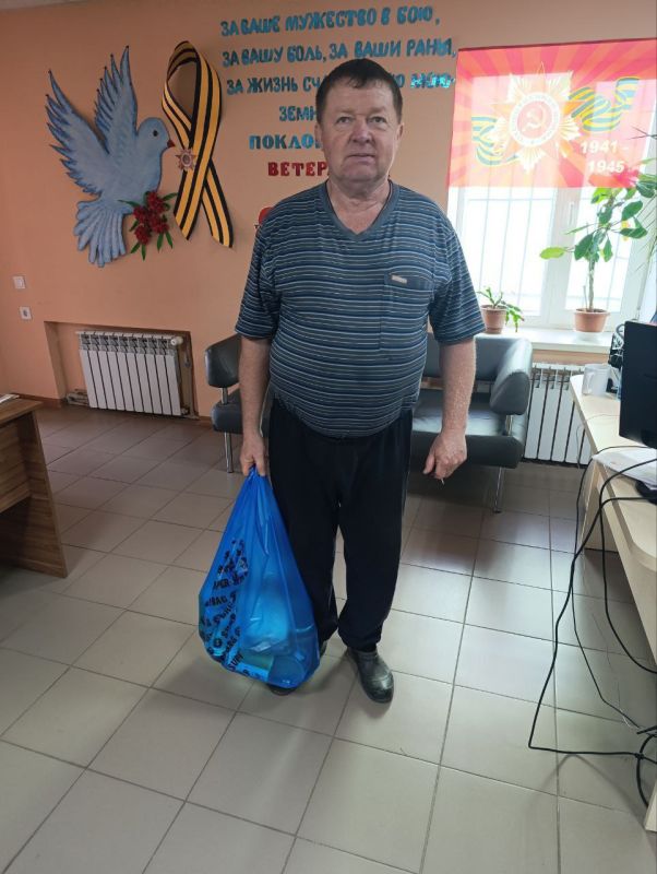 С Днём Великой Победы!. Нижнетепловский отдел жизнеобеспечения совместно с соцработником Ступаченко Л. Г. продолжает вручать помощь: С Днём Великой Победы!. Нижнетепловский отдел жизнеобеспечения совместно с соцработником Ступаченко Л. Г. продолжает вручать помощь: