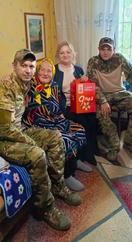 В городе Рубежном прошло торжественное поздравление ветеранов Великой Отечественной войны в честь 80-летия Дня Победы В городе Рубежном прошло торжественное поздравление ветеранов Великой Отечественной войны в честь 80-летия Дня Победы