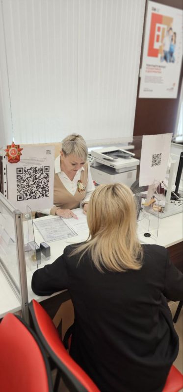 Сотрудники отделения МФЦ г. Первомайска в преддверии великого праздника - 80-ой годовщины Победы в ВОВ над фашистской Германией украсили праздничным атрибутами отделение и рабочие места специалистов Сотрудники отделения МФЦ г. Первомайска в преддверии великого праздника - 80-ой годовщины Победы в ВОВ над фашистской Германией украсили праздничным атрибутами отделение и рабочие места специалистов