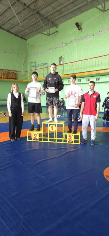 Сегодня в рамках проекта «Детский Спорт» партии «Единая Россия» состоялась матчевая встреча команд по вольной борьбе Краснолучской детско-юношеской спортивной школы №1, посвященная Победе в Великой Отечественной войне Сегодня в рамках проекта «Детский Спорт» партии «Единая Россия» состоялась матчевая встреча команд по вольной борьбе Краснолучской детско-юношеской спортивной школы №1, посвященная Победе в Великой Отечественной войне