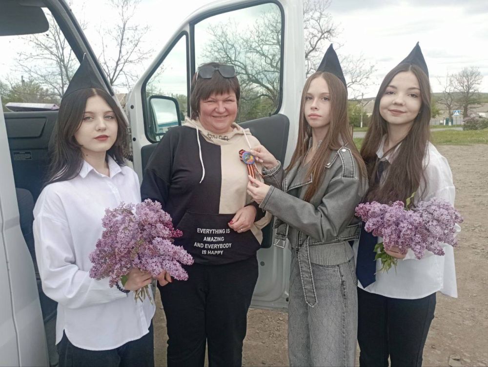 На улицах Антрацитовского муниципального округа стартовала акция «Георгиевская ленточка» На улицах Антрацитовского муниципального округа стартовала акция «Георгиевская ленточка»