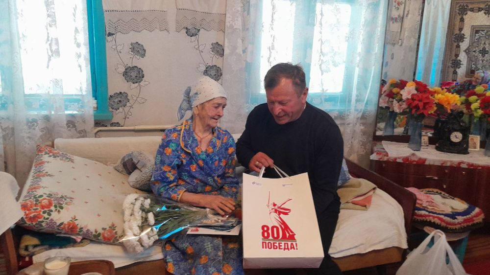 Поздравление участницы ВОВ в селе Никольское Поздравление участницы ВОВ в селе Никольское