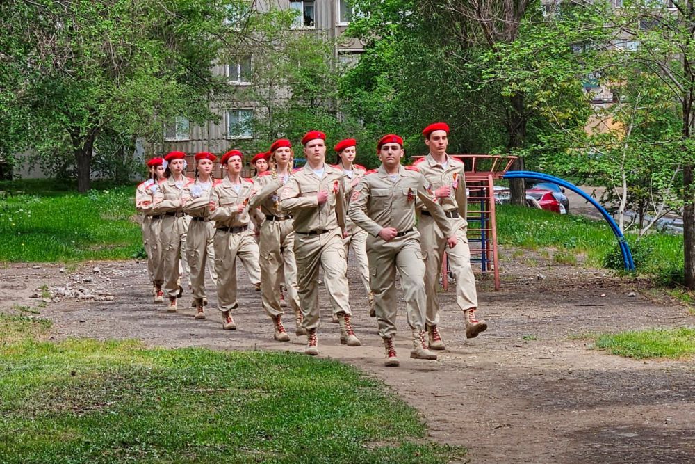 Салют ветеранам!. 7 мая с наступающим Днем Победы поздравили ветеранов Великой Отечественной войны, проживающих в Алчевске Салют ветеранам!. 7 мая с наступающим Днем Победы поздравили ветеранов Великой Отечественной войны, проживающих в Алчевске