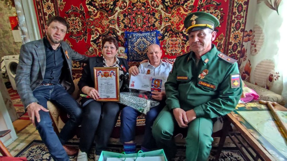 Ветераны получили поздравления к 9 мая в Молодогвардейске Ветераны получили поздравления к 9 мая в Молодогвардейске