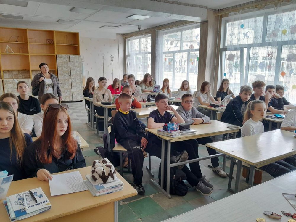 В Краснодоне состоялся исторический экскурс «Прадедушкины медали» В Краснодоне состоялся исторический экскурс «Прадедушкины медали»