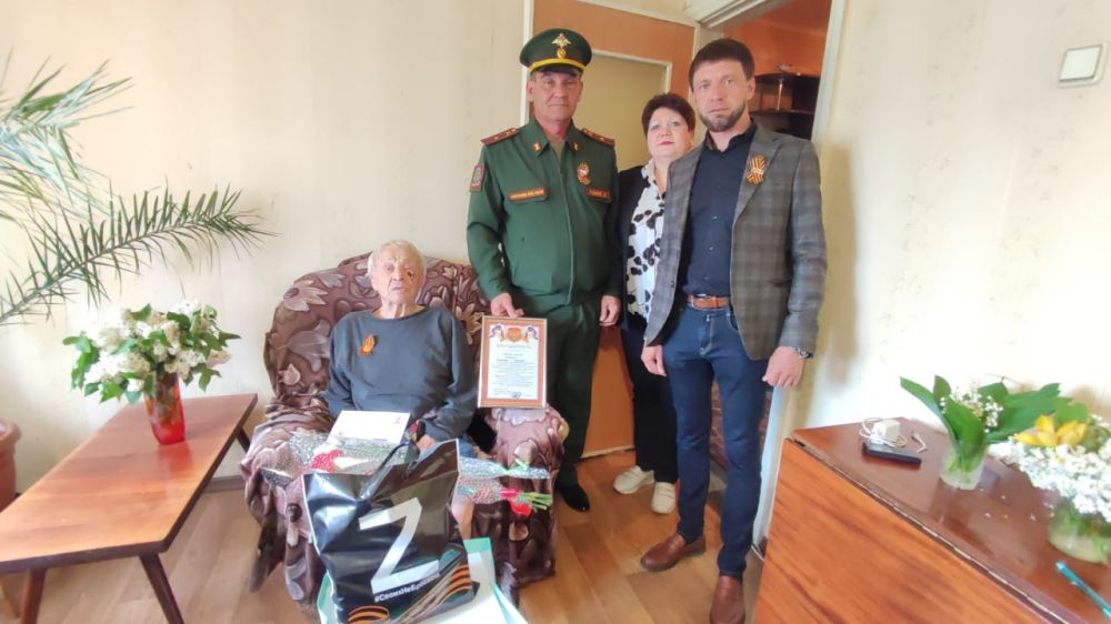 Ветераны получили поздравления к 9 мая в Молодогвардейске Ветераны получили поздравления к 9 мая в Молодогвардейске