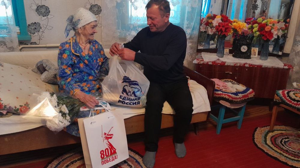 Поздравление участницы ВОВ в селе Никольское Поздравление участницы ВОВ в селе Никольское