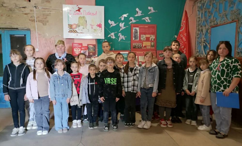Дорогой памяти. При поддержке секретаря первичного отделения партии «Единая Россия» №6 Михаила Козлова и муниципального координатора парт проекта «Старшее поколение» Николая Кисилева, работники Литвиновского СДК с ... Дорогой памяти. При поддержке секретаря первичного отделения партии «Единая Россия» №6 Михаила Козлова и муниципального координатора парт проекта «Старшее поколение» Николая Кисилева, работники Литвиновского СДК с ...