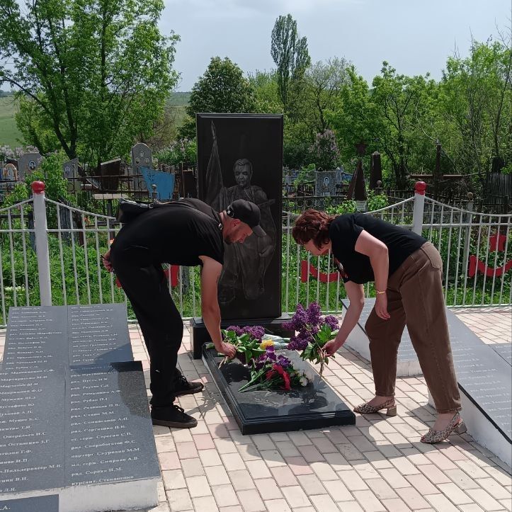 Трудовые коллективы Стаханова, Ирмино и Алмазной почтили память земляков, павших в годы Великой Отечественной войны Трудовые коллективы Стаханова, Ирмино и Алмазной почтили память земляков, павших в годы Великой Отечественной войны