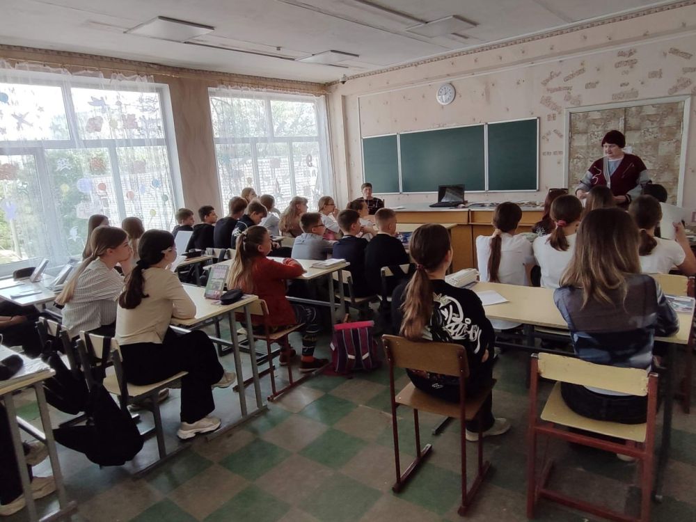 В Краснодоне состоялся исторический экскурс «Прадедушкины медали» В Краснодоне состоялся исторический экскурс «Прадедушкины медали»