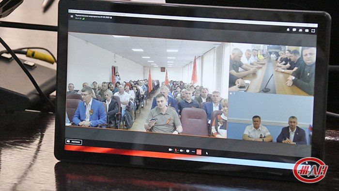 Сегодня, 7 мая, в ФГУП «ЖДН» чтили память героев, защищавших Родину в 1941-1945 годах, и чествовали железнодорожников-участников СВО Сегодня, 7 мая, в ФГУП «ЖДН» чтили память героев, защищавших Родину в 1941-1945 годах, и чествовали железнодорожников-участников СВО