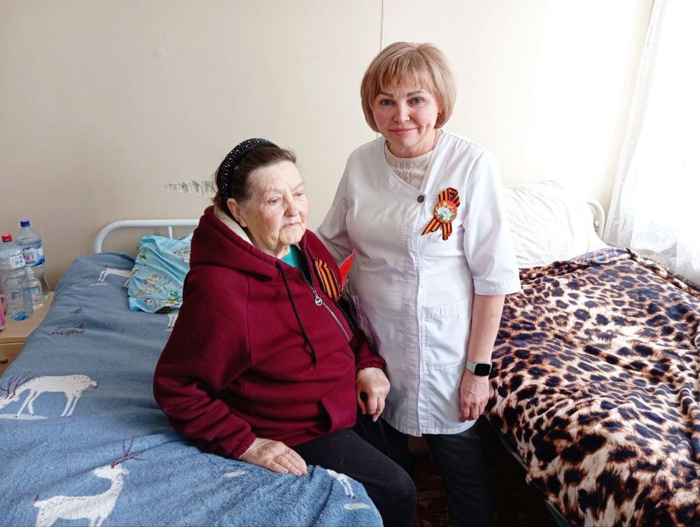Коллектив Луганской городской больницы № 1 присоединился к акции "Георгиевская лента" Коллектив Луганской городской больницы № 1 присоединился к акции "Георгиевская лента"