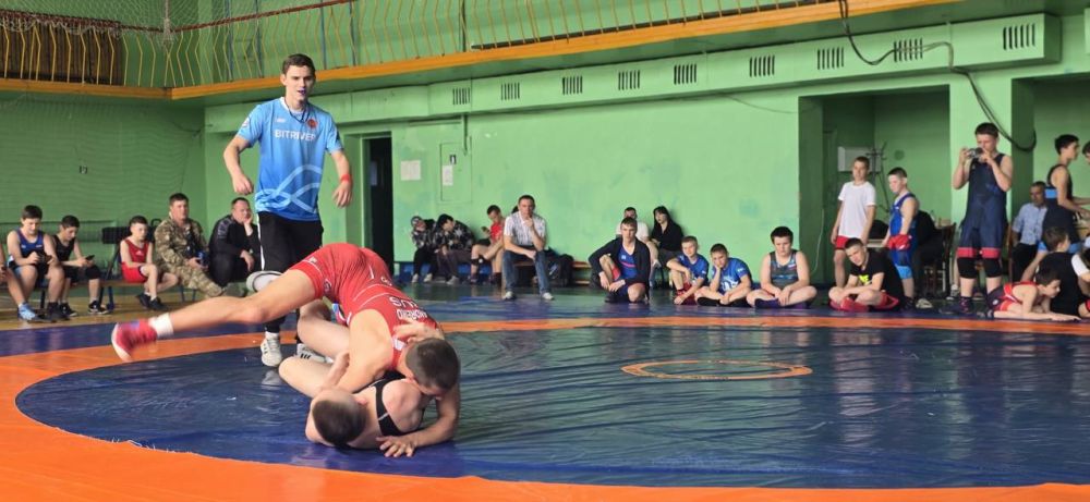 Сегодня в рамках проекта «Детский Спорт» партии «Единая Россия» состоялась матчевая встреча команд по вольной борьбе Краснолучской детско-юношеской спортивной школы №1, посвященная Победе в Великой Отечественной войне Сегодня в рамках проекта «Детский Спорт» партии «Единая Россия» состоялась матчевая встреча команд по вольной борьбе Краснолучской детско-юношеской спортивной школы №1, посвященная Победе в Великой Отечественной войне