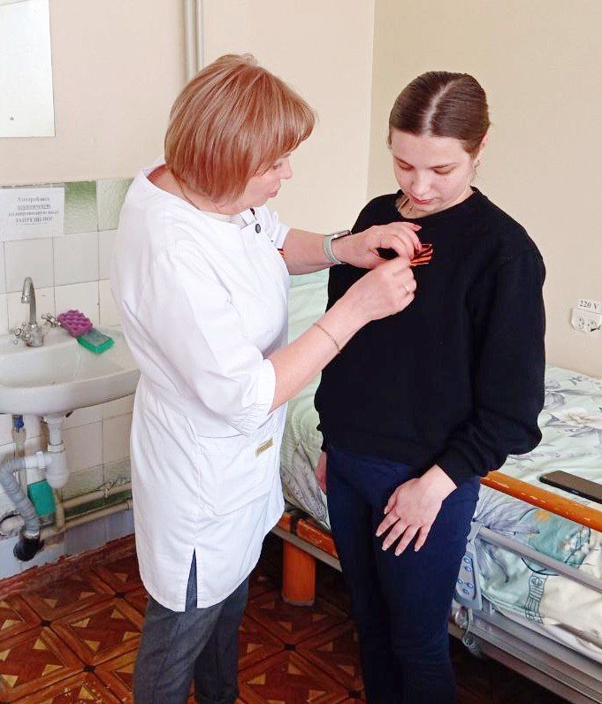 Коллектив Луганской городской больницы № 1 присоединился к акции "Георгиевская лента" Коллектив Луганской городской больницы № 1 присоединился к акции "Георгиевская лента"