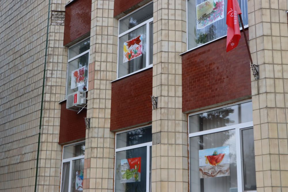 Евгений Бондарь: Связь поколений нерушима!. В преддверии знаменательной даты, 80-летия Победы в Великой Отечественной войне, наш округ присоединился к Всероссийской акции «Окна Победы» Евгений Бондарь: Связь поколений нерушима!. В преддверии знаменательной даты, 80-летия Победы в Великой Отечественной войне, наш округ присоединился к Всероссийской акции «Окна Победы»