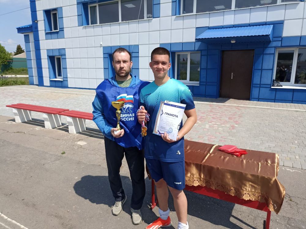 "Детский спорт" встречает День Луганской Народной Республики футбольными баталиями! "Детский спорт" встречает День Луганской Народной Республики футбольными баталиями!