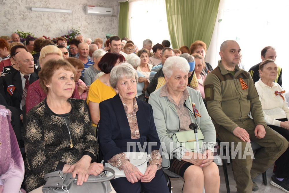 В стенах Кировского комплексного центра социального обслуживания населения (предоставления социальных услуг) состоялось торжественное мероприятие, посвященное Дню Победы В стенах Кировского комплексного центра социального обслуживания населения (предоставления социальных услуг) состоялось торжественное мероприятие, посвященное Дню Победы