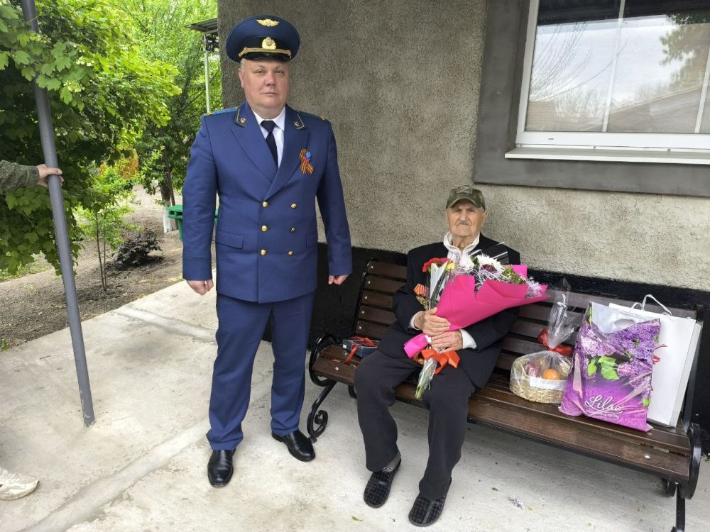 Альберт Зинченко: Сегодня заместитель Главы Администрации Станично-Луганского МО Анна Кулиш совместно с председателем Совета Станично-Луганского МО Татьяной Пономаревой, прокурором Станично-Луганского района Андреем... Альберт Зинченко: Сегодня заместитель Главы Администрации Станично-Луганского МО Анна Кулиш совместно с председателем Совета Станично-Луганского МО Татьяной Пономаревой, прокурором Станично-Луганского района Андреем...