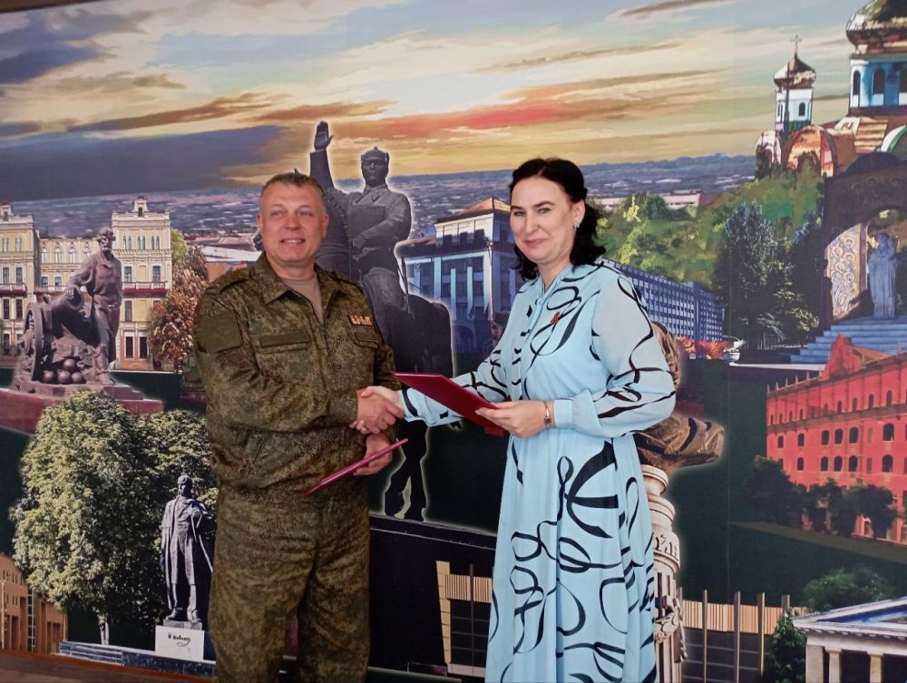 Подписано соглашение между Луганской администрацией и фондом "Своих не бросаем" Подписано соглашение между Луганской администрацией и фондом "Своих не бросаем"