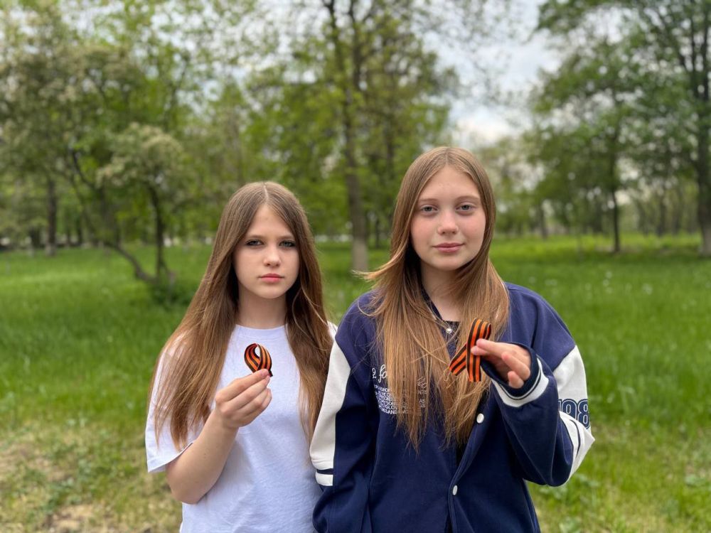 В Перевальске состоялась акция «Георгиевская ленточка» В Перевальске состоялась акция «Георгиевская ленточка»