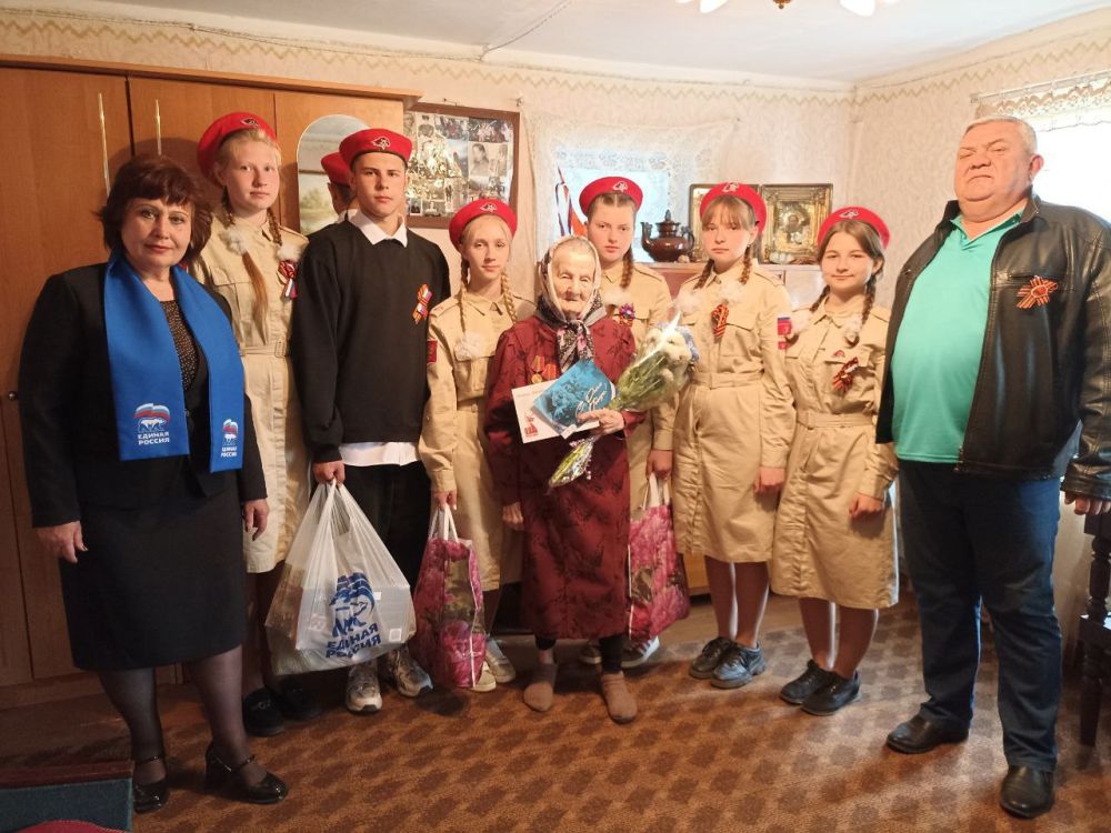 В преддверии празднования 80-летия Великой Победы по всей нашей огромной стране доставляют для ветеранов ценную корреспонденцию — это поздравительное письмо от Президента Российской Федерации Владимира Путина В преддверии празднования 80-летия Великой Победы по всей нашей огромной стране доставляют для ветеранов ценную корреспонденцию — это поздравительное письмо от Президента Российской Федерации Владимира Путина