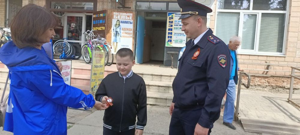 В преддверии 80-летия Победы в Великой Отечественной войне активисты «Единой России» провели акцию «Георгиевская лента» В преддверии 80-летия Победы в Великой Отечественной войне активисты «Единой России» провели акцию «Георгиевская лента»