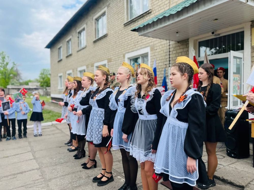 Сегодня в Кленовской школе им. Гвардии капитана Д.М. Мирошникова прошел митинг и праздничный концерт «9 День мая» Сегодня в Кленовской школе им. Гвардии капитана Д.М. Мирошникова прошел митинг и праздничный концерт «9 День мая»