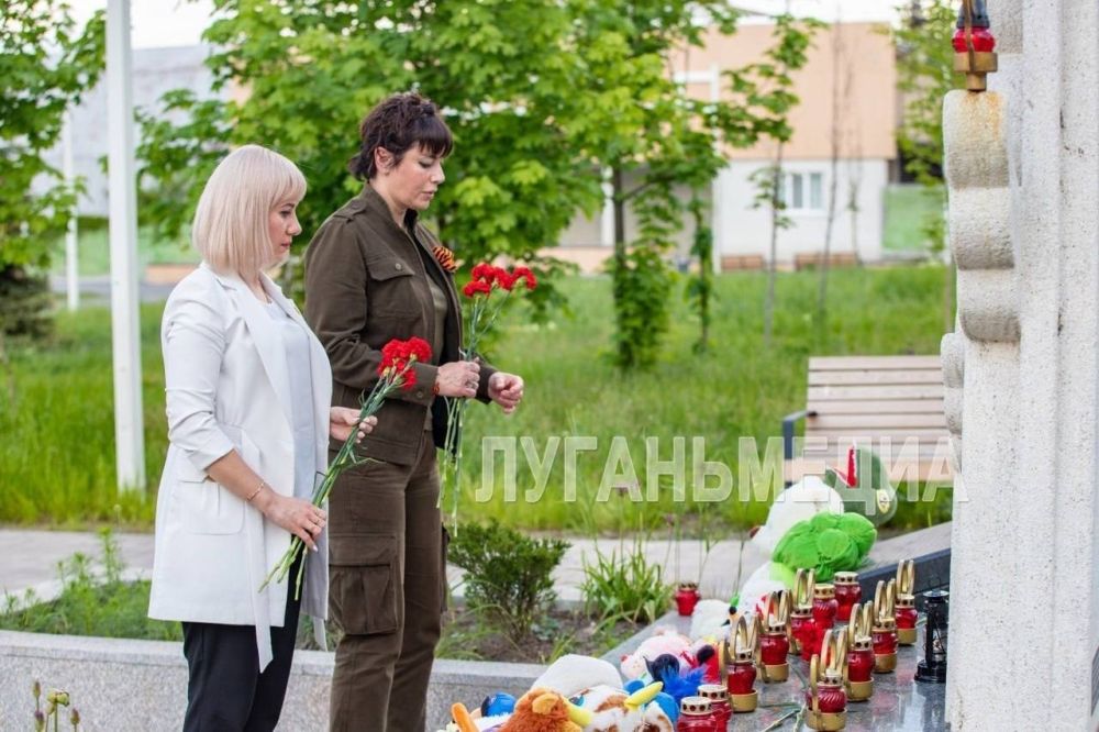Инна Швенк: Почтили память о погибших детях Луганской Народной Республики Инна Швенк: Почтили память о погибших детях Луганской Народной Республики