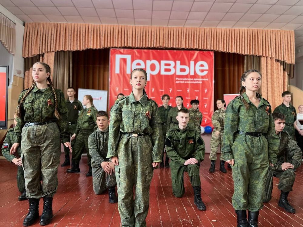 Победный вальс. При поддержке местного отделения Единой России на базе Краснолучской школы №29 им.С.Х.Хасанова состоялось трогательное мероприятие «Победный вальс», посвященное подвигу советского народа в годы Великой... Победный вальс. При поддержке местного отделения Единой России на базе Краснолучской школы №29 им.С.Х.Хасанова состоялось трогательное мероприятие «Победный вальс», посвященное подвигу советского народа в годы Великой...