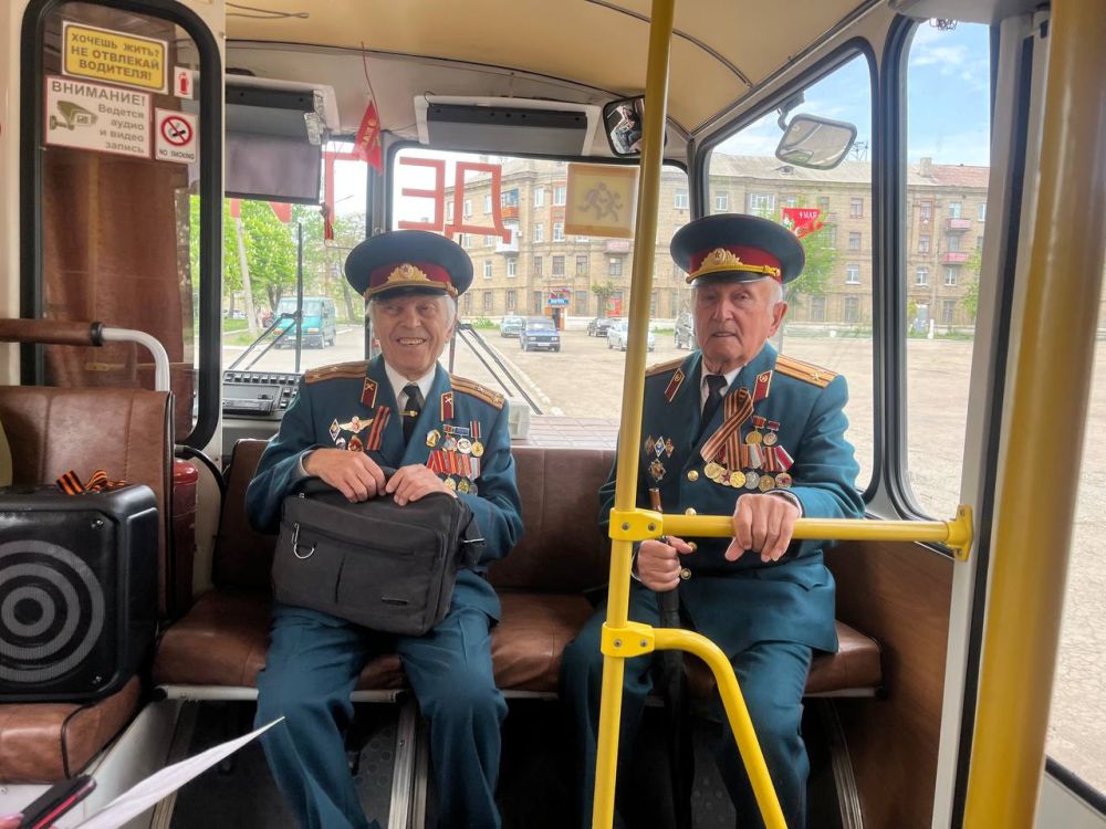 Посетил Петровскую школу № 22, где состоялся ряд мероприятий, посвящённых празднованию 80-летия Великой Победы Посетил Петровскую школу № 22, где состоялся ряд мероприятий, посвящённых празднованию 80-летия Великой Победы