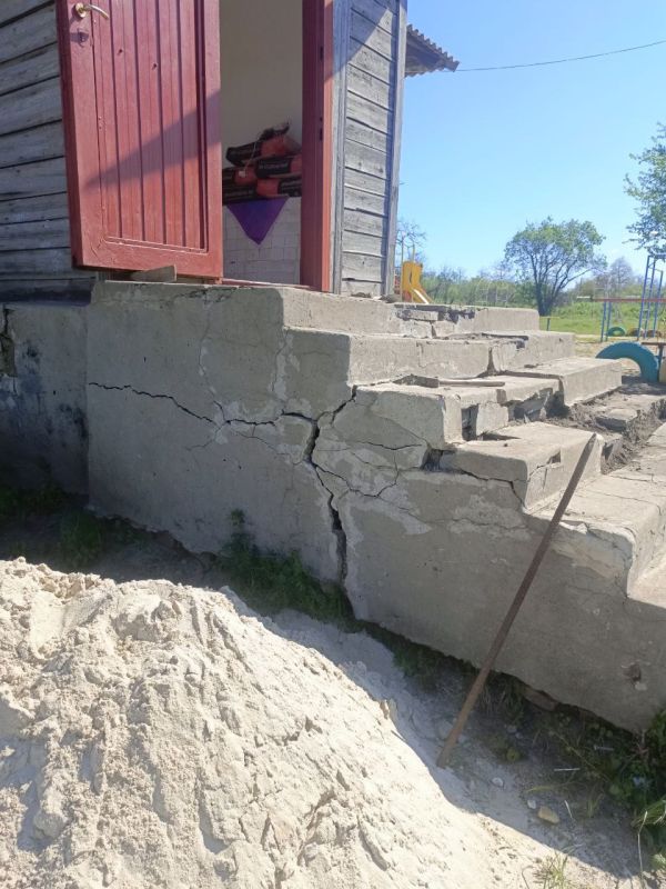 В библиотеке - филиале №15 Центральной библиотеки им. Г. Сковороды города Ровеньки в результате атмосферных осадков, перепадов температур и интенсивных механических нагрузок возникла необходимость в проведении текущего... В библиотеке - филиале №15 Центральной библиотеки им. Г. Сковороды города Ровеньки в результате атмосферных осадков, перепадов температур и интенсивных механических нагрузок возникла необходимость в проведении текущего...
