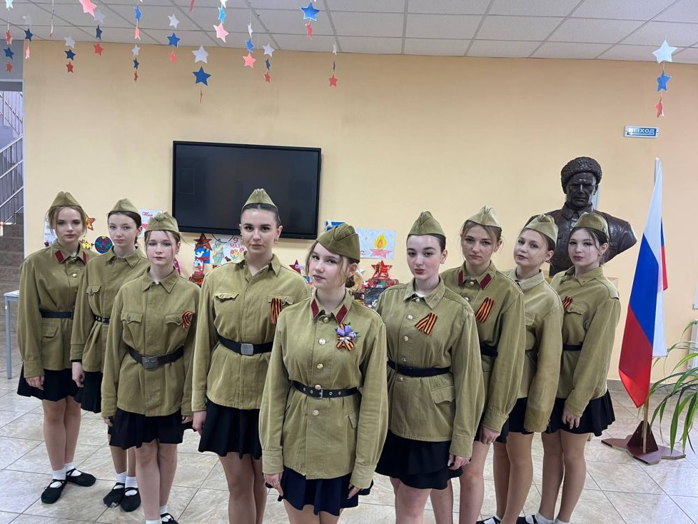 Посетил Петровскую школу № 22, где состоялся ряд мероприятий, посвящённых празднованию 80-летия Великой Победы Посетил Петровскую школу № 22, где состоялся ряд мероприятий, посвящённых празднованию 80-летия Великой Победы
